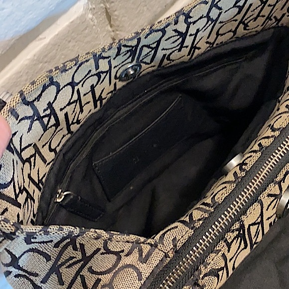 Calvin Klein 3 Compartment Purse - Picture 10 of 11